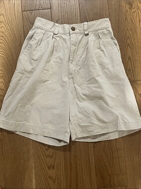 GAP High-Waist Pleated Cargo Shorts in Light Beige
